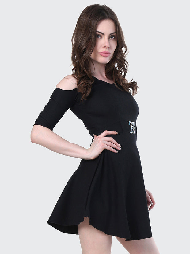 Trendy shoulder cut party dress